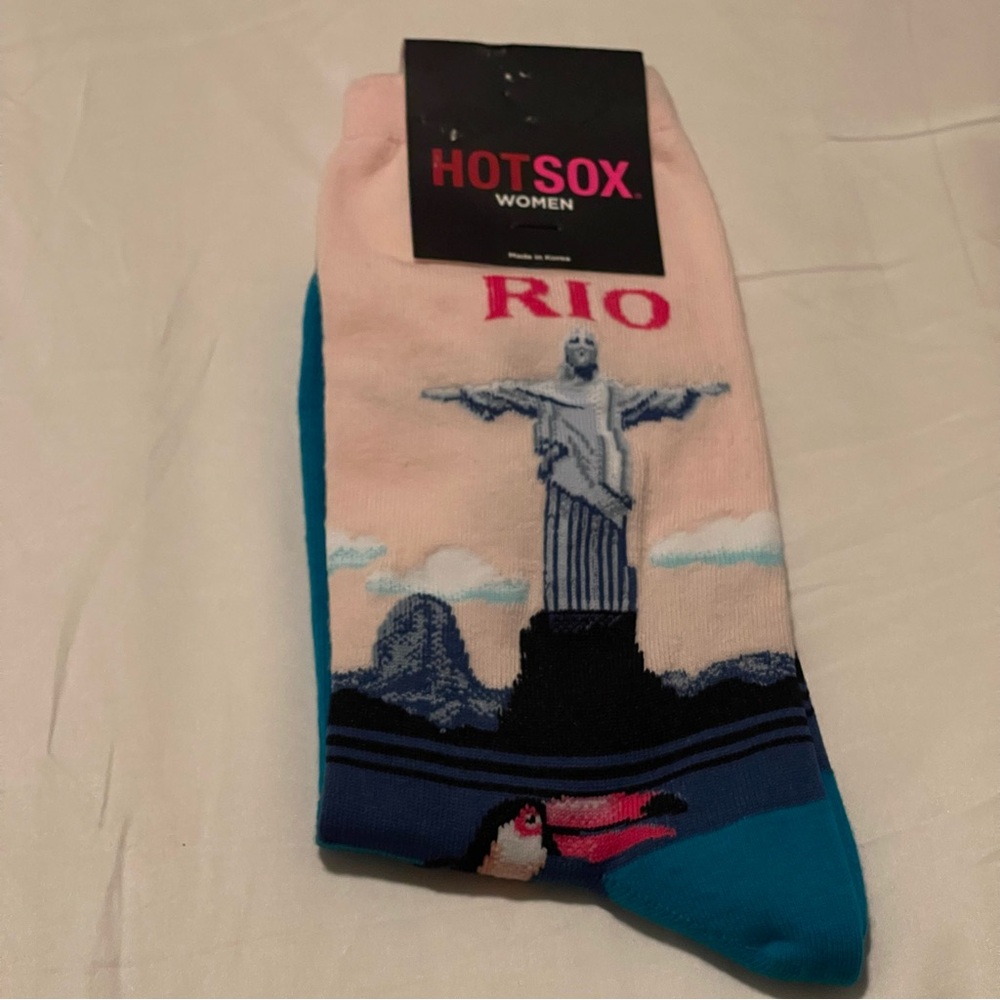 Hot Sox Women's Rio  Brazil Jesus Statue Landmark Socks Pink blue size 4-10 NWT
